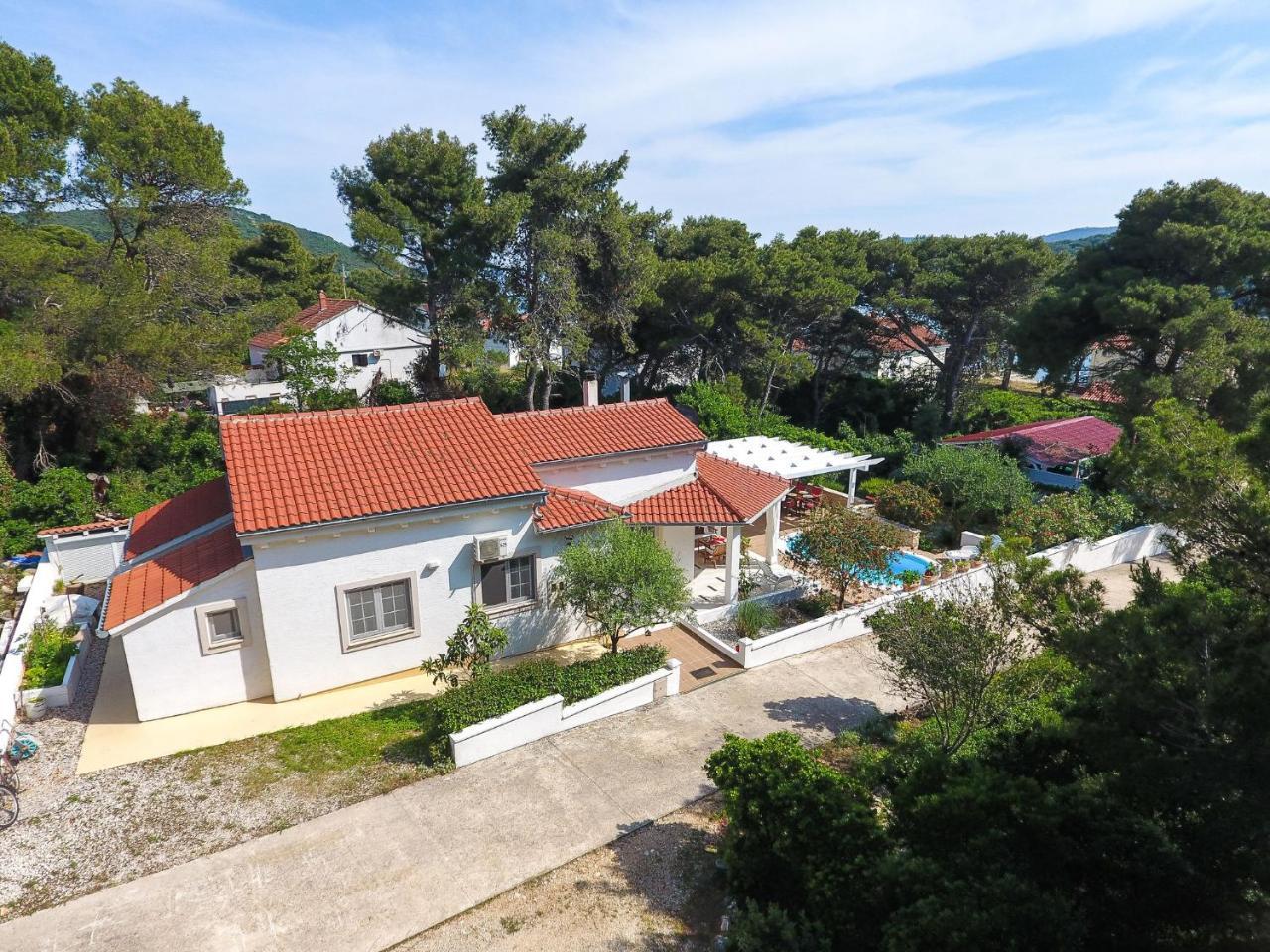Spacious Holiday Home In Molat With Pool Brgulje Exterior foto